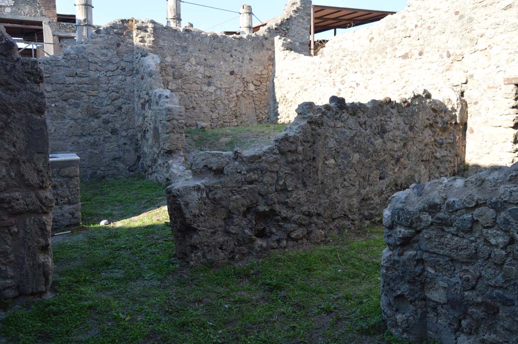 VII.1.44/45 Pompeii. October 2017. Looking north from VII.1.45 towards rear of bar-room and triclinium.
Foto Taylor Lauritsen, ERC Grant 681269 D�COR.

