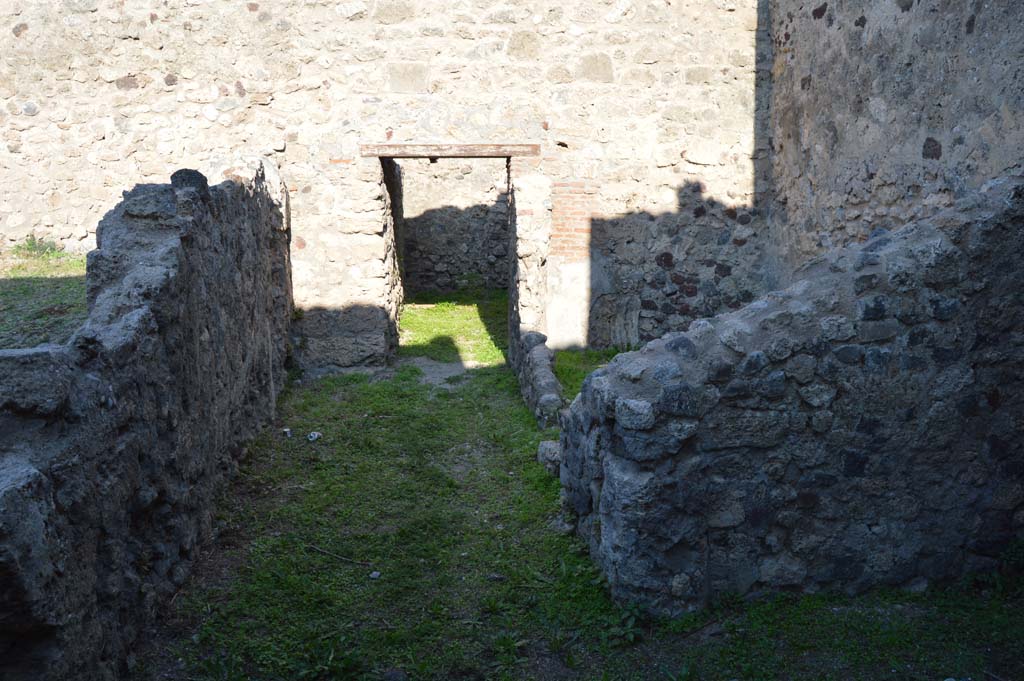 VII.1.45 Pompeii. October 2017. Looking east from entrance.
Foto Taylor Lauritsen, ERC Grant 681269 D�COR.
