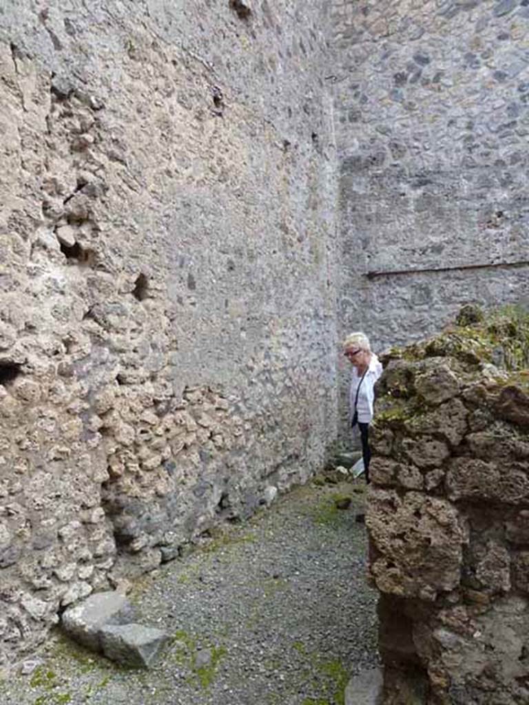 VII.1.46 Pompeii. May 2010. Doorway to rear room �a� on right of entrance room 16.
