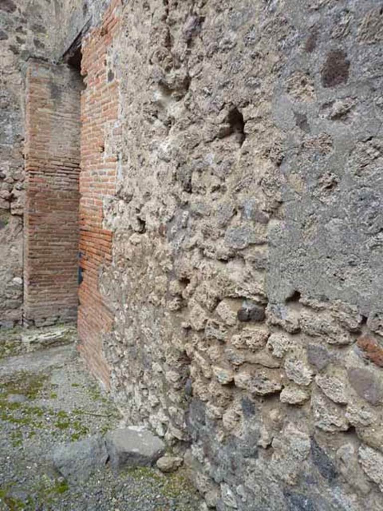 VII.1.46 Pompeii. May 2010. 
East wall of rear room �a� with entrance to corridor 15.