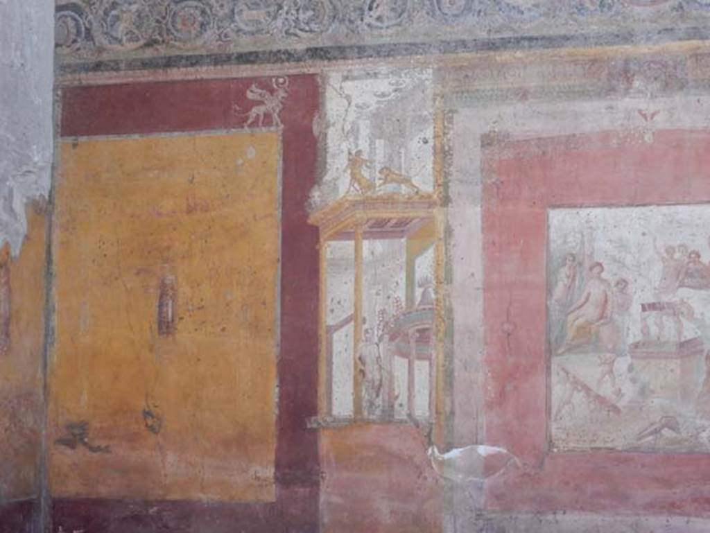 VII.1.47 Pompeii. May 2017. Exedra 10, north wall at west end. Photo courtesy of Buzz Ferebee.