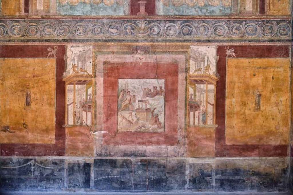 VII.1.47 Pompeii. April 2018. Exedra 10, central wall painting from north wall. Photo courtesy of Ian Lycett-King. Use is subject to Creative Commons Attribution-NonCommercial License v.4 International.