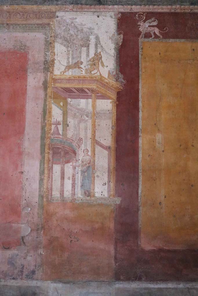 VII.1.47, Pompeii. December 2018.
Exedra 10, detail figure of muse (Clio or Calliope?) in painted architectural decoration on east side of central painting on north wall.
Photo courtesy of Aude Durand.