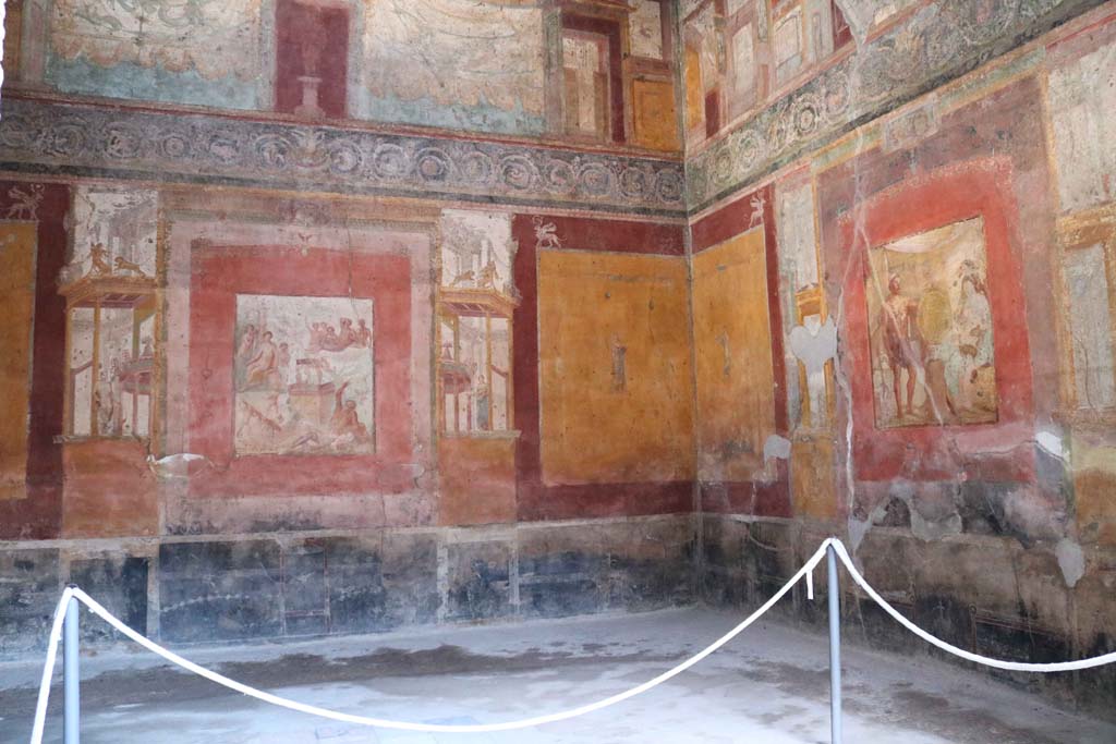 VII.1.47, Pompeii. December 2018.
Exedra 10, looking towards north wall, north-east corner and east wall. Photo courtesy of Aude Durand.