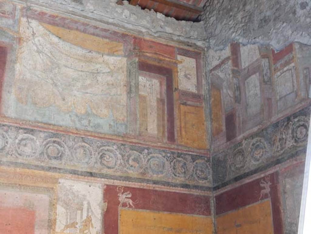 VII.1.47 Pompeii. May 2017. Exedra 10, upper north-east corner. Photo courtesy of Buzz Ferebee.