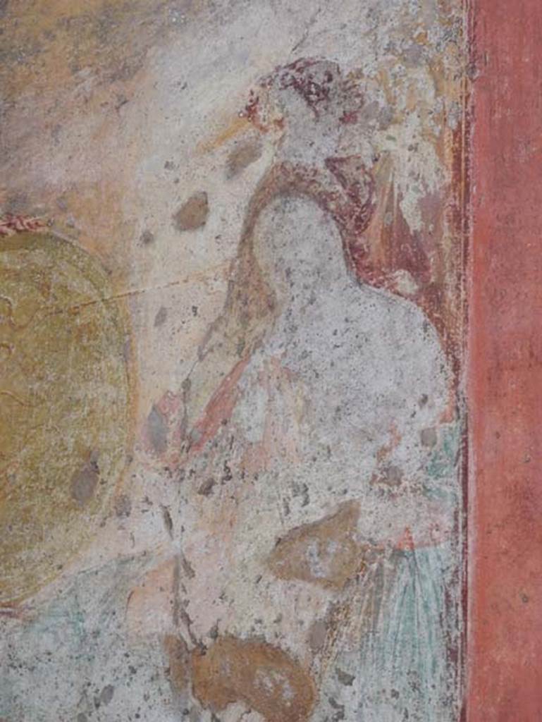 VII.1.47 Pompeii, May 2018. Exedra 10, detail from painting on east wall.
Photo courtesy of Buzz Ferebee.