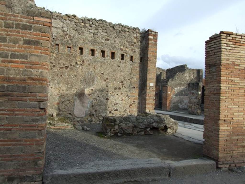 VII.1.62 Pompeii. December 2007. Entrance on corner of Vicolo del Lupanare and Via dell�Abbondanza.