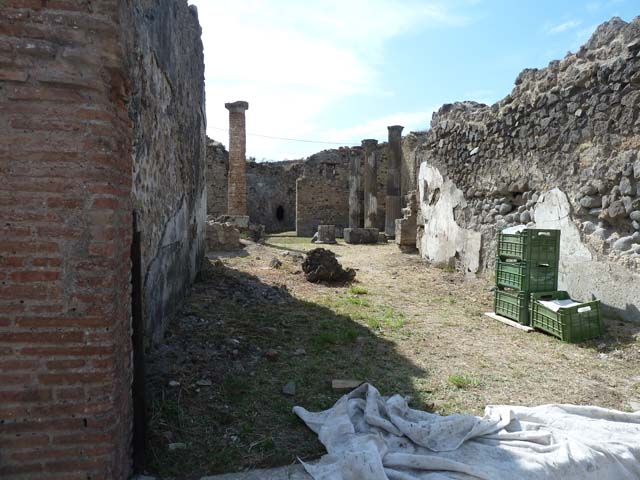 VII.2.11 Pompeii. March 2009. Peristyle area looking north east across Oecus, photo taken from VII.2.16.