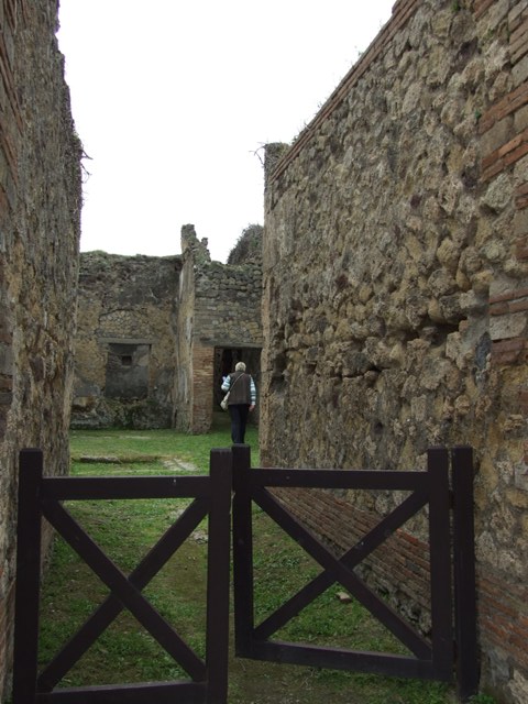 VII.2.14 Pompeii. December 2004. Looking east across atrium, to entrance.