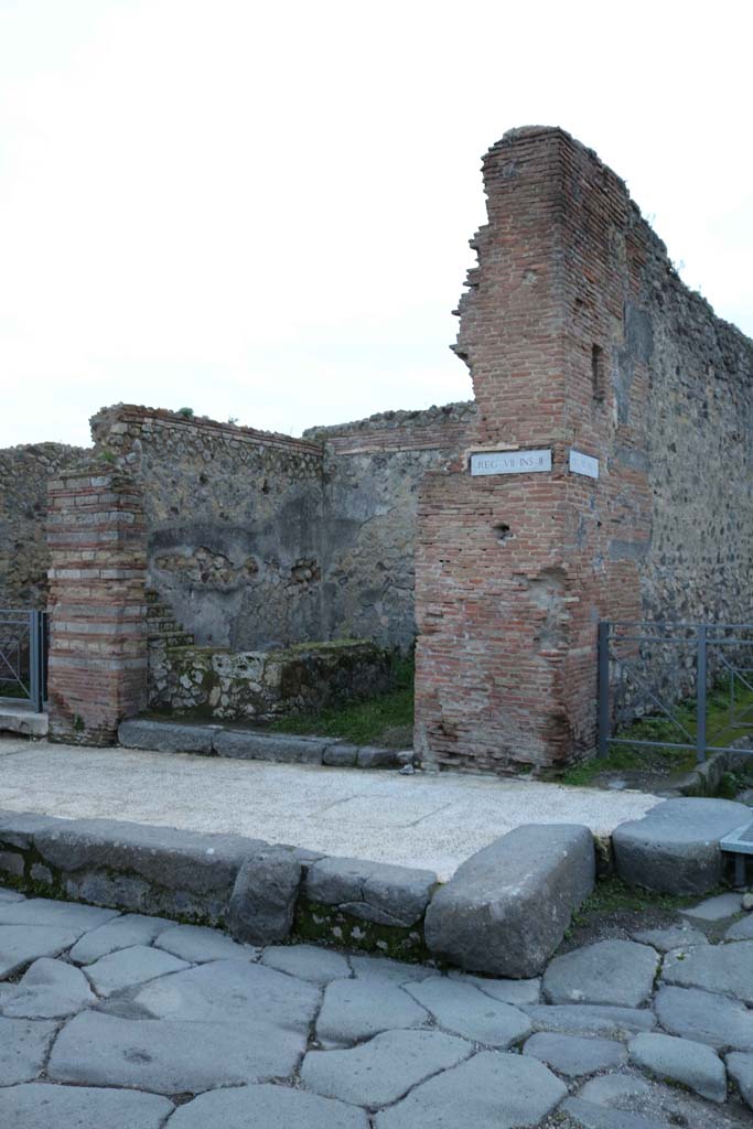 VII.2.15, Pompeii. December 2018.
Looking towards entrance doorway. Photo courtesy of Aude Durand.