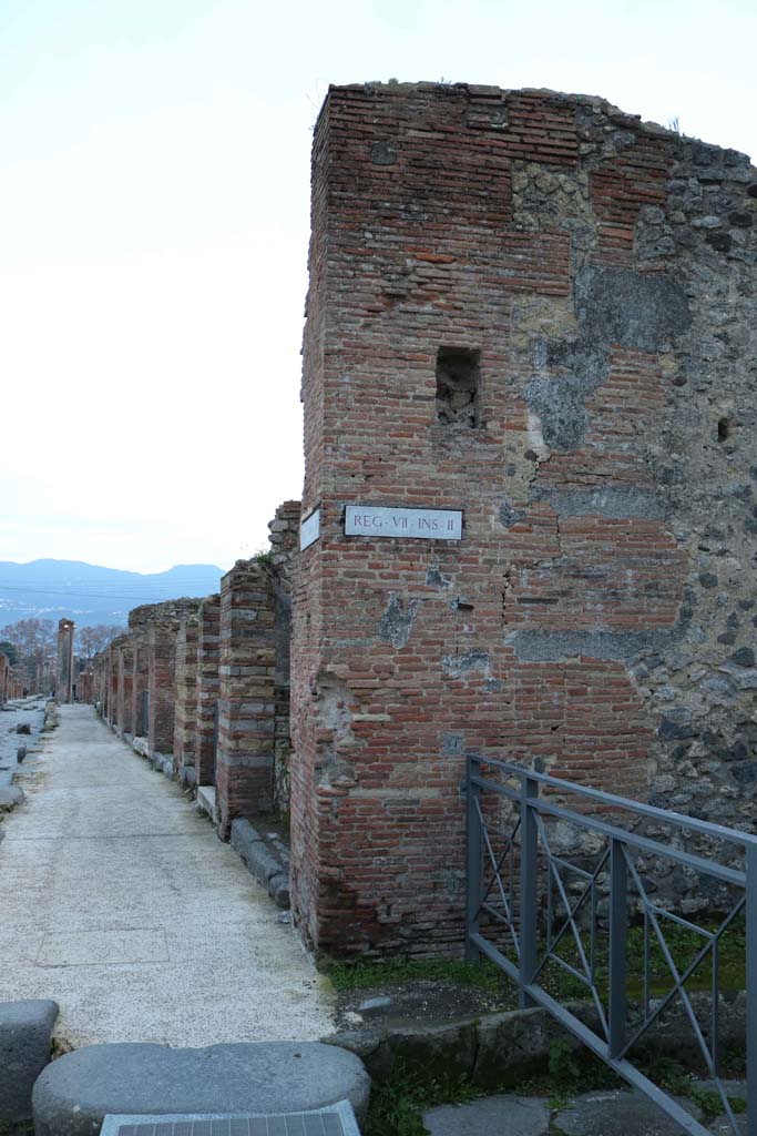 VII.2.15 Pompeii. December 2018.
Looking south on Via Stabiana, on left, towards corner wall of VII.2.15, at junction with Vicolo del Panetierre, on right.
Photo courtesy of Aude Durand.
