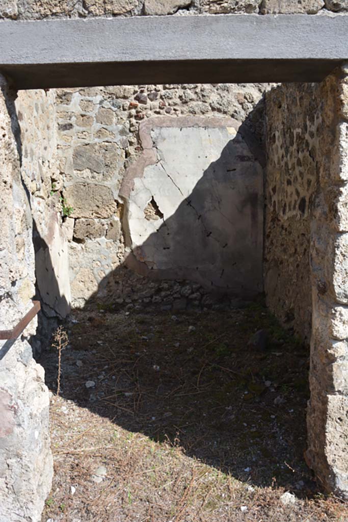 VII.2.16 Pompeii.  March 2009.  Room 5.  Cubiculum. East wall.