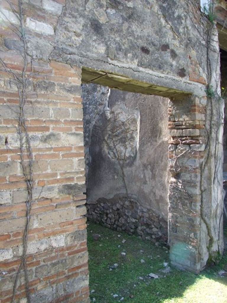 VII.2.16 Pompeii.  Room 17.  Exedra.  East wall.  Wall painting of Theseus being honoured by the Athenians after killing the Minotaur who lies on the ground.  Now in Naples Archaeological Museum.  Inventory number: 9043.