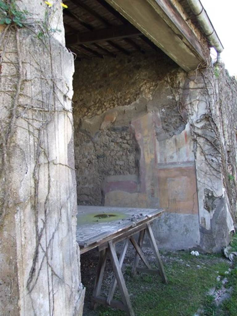 VII.2.16 Pompeii. Room 17, detail from painting on west wall of exedra.  
Pirithous receiving homage from a centaur.
