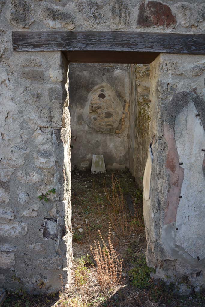 VII.2.16 Pompeii. March 2009. Room 18, small room. Upper east wall in north-east corner.