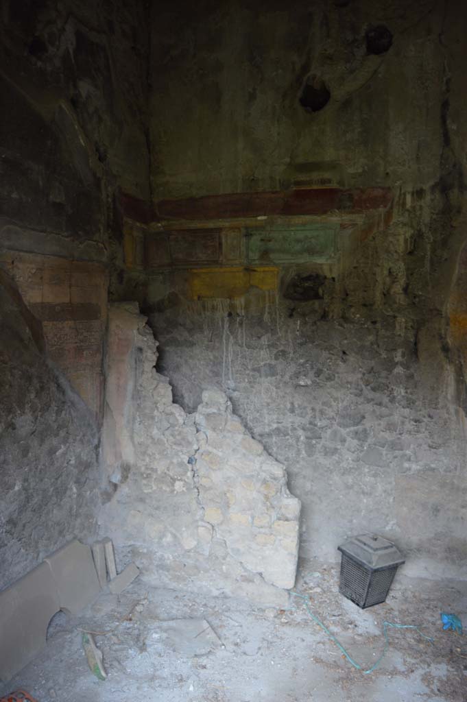 VII.2.16 Pompeii. October 2017. 
Room 21, north-west corner with small wall forming a cupboard/recess.
Foto Taylor Lauritsen, ERC Grant 681269 D�COR.
