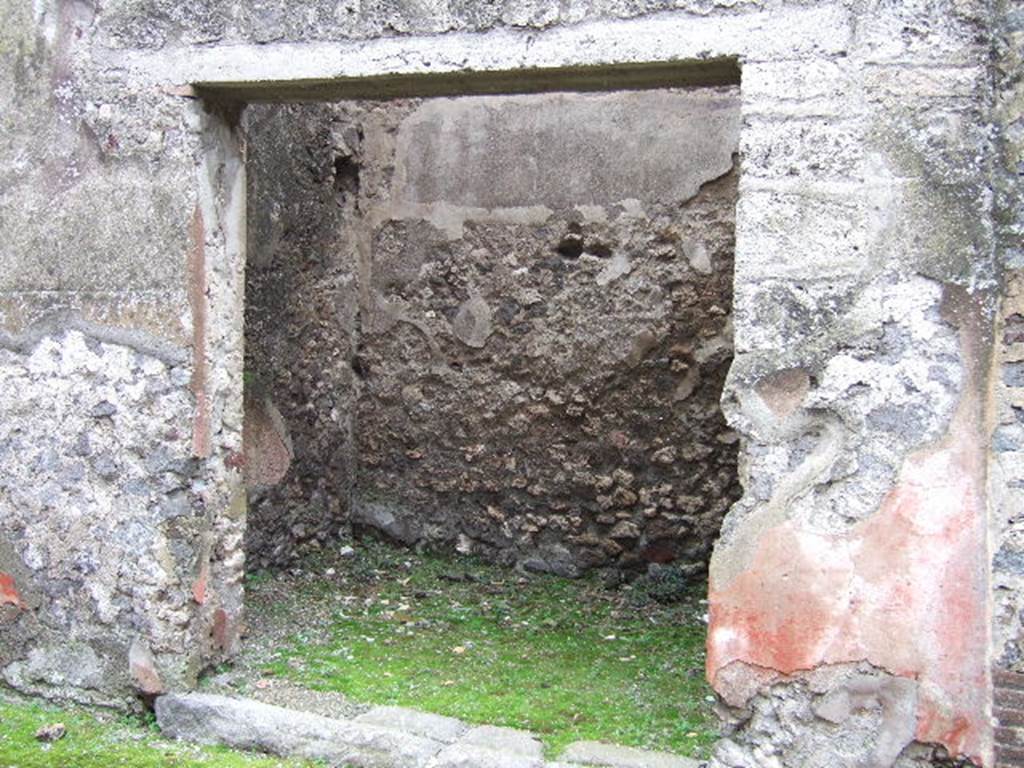 VII.2.17 Pompeii. December 2005. Entrance on Vicolo del Panettiere, looking south. According to Varone, found on the wall between VII.2.16 and VII.2.17 (on the left), was the inscription
Vesbinus  cinedus,  Vitalio  pedicavit     [CIL IV 2319b]

Found on the right of the doorway, between VII.2.17 and 18, was
Serena 
Isidoru
fastidit     [CIL IV 3117]
Varone translates this as �Serena can�t stand Isidorus�.  He also mentions that Isidoru is written for Isidorum.

See Varone, A., 2002. Erotica Pompeiana: Love Inscriptions on the Walls of Pompeii, Rome: L�erma di Bretschneider. (p. 137 and p.50)
