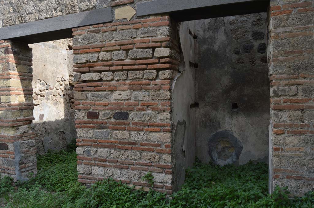 VII.2.18 Pompeii. October 2017. Looking north-east to doorways to room 14 and 15, cupboards, from east portico.
Foto Taylor Lauritsen, ERC Grant 681269 D�COR.

