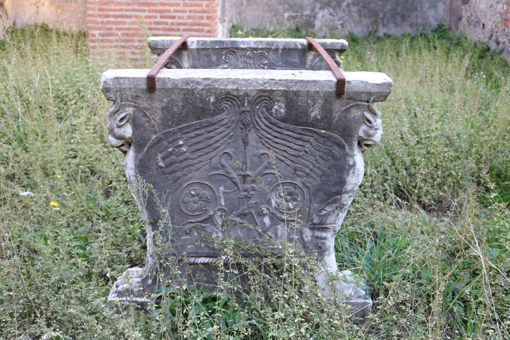 VII.2.18, Pompeii. December 2018.
Room 1, atrium. Looking towards west side of marble table legs of winged panthers. Photo courtesy of Aude Durand.