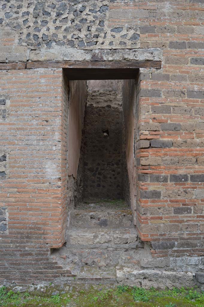 VII.2.19 Pompeii October 2017. Looking south to entrance to steps to upper floor.
Foto Taylor Lauritsen, ERC Grant 681269 D�COR.
