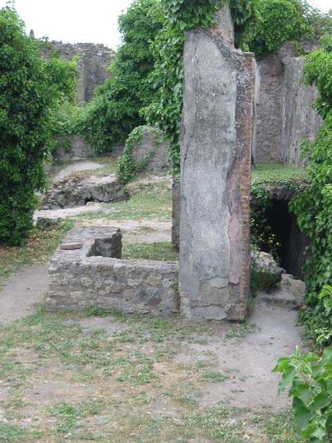 VII.2.23 Pompeii. December 2004. Cellar.