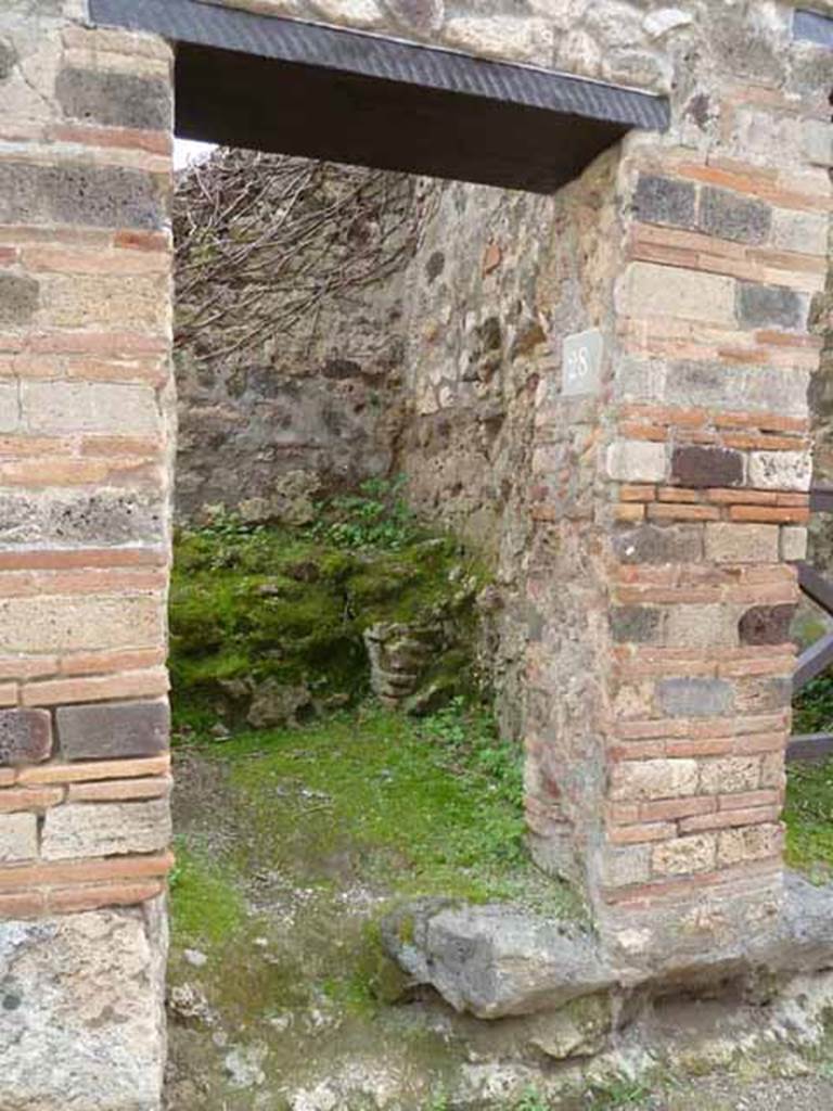VII.2.28 Pompeii. May 2010. Entrance doorway. According to Eschebach this doorway led to a �cella meretricia�. According to PPM, this doorway led to a public latrine.

