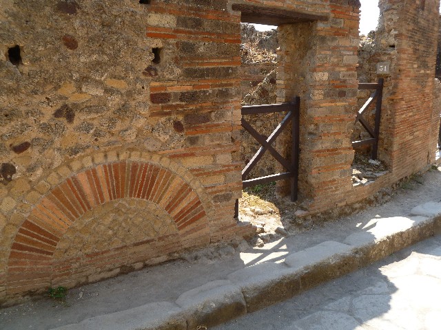 VII.2.30 Pompeii. May 2006. Entrance.