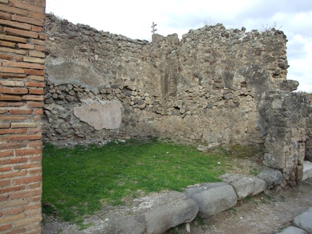 VII.2.34 Pompeii. December 2007. Wall to left of entrance on Via degli Augustali.