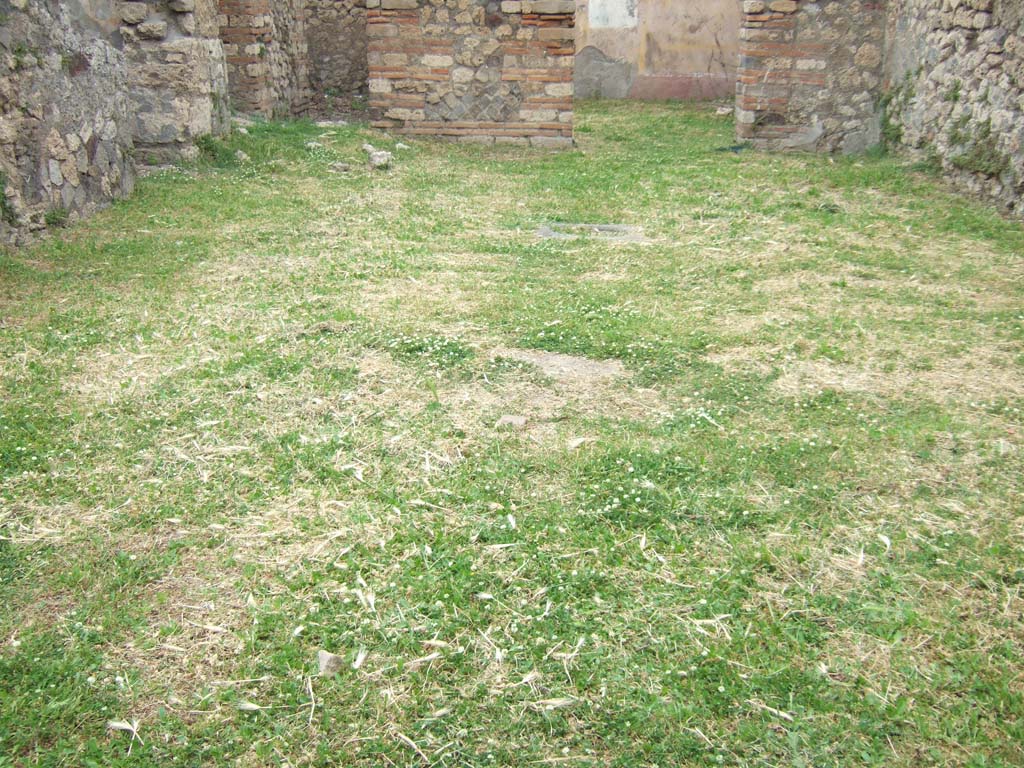 VII.2.38 Pompeii. May 2006. South-west corner of atrium, with doorway into shop at VII.2.37. 