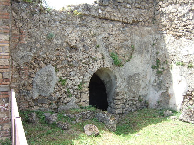 VII.2.41 Pompeii. May 2006. North-east corner of workshop.