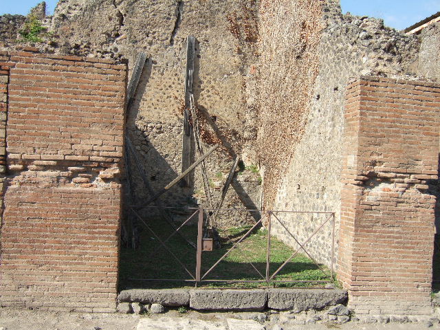 VII.2.42 Pompeii. March 2009. West wall of shop.