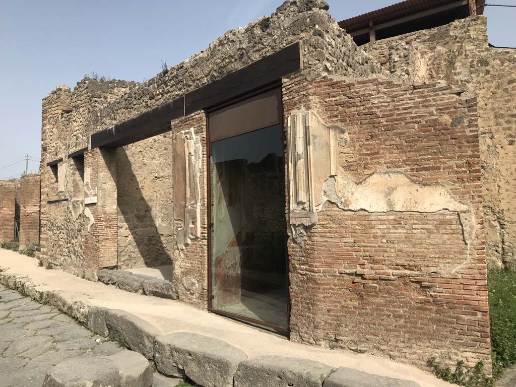 VII.2.44 Pompeii.  December 2007.  Entrance.