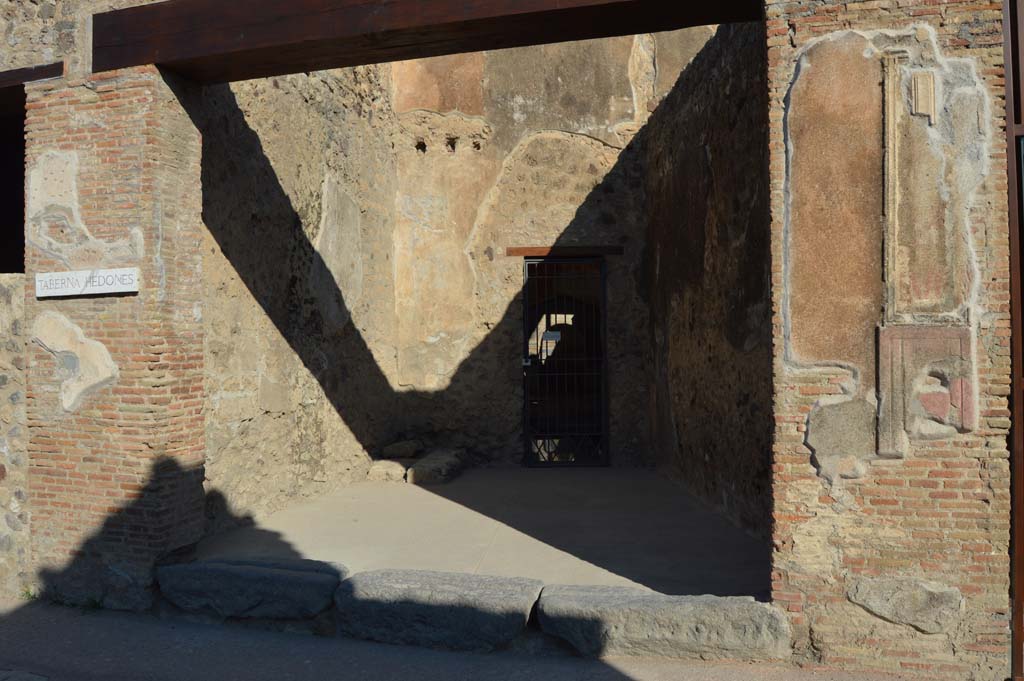 VII.2.44 Pompeii.  December 2007.   Sill.