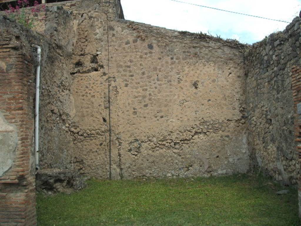 VII.2.46 Pompeii. December 2007. East wall.