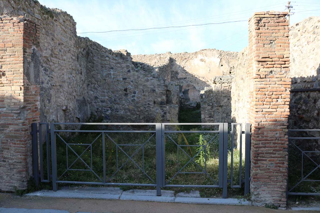 VII.2.52 Pompeii. December 2004. East wall.