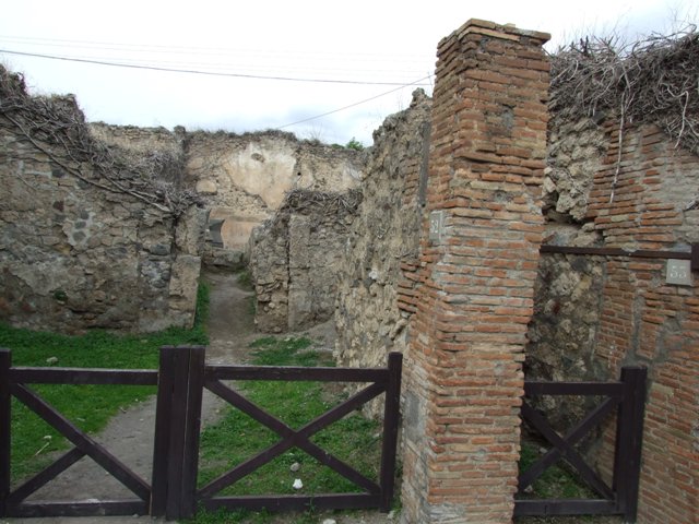 VII.2.52 Pompeii. December 2007. East wall and Via degli Augustali.