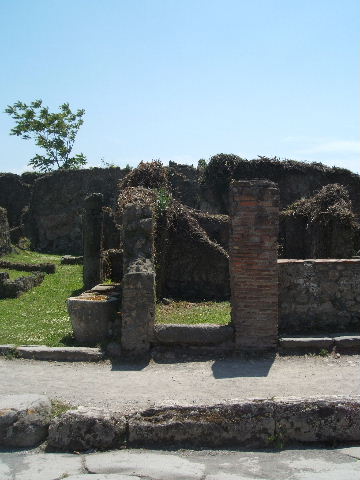 VII.3.2 Pompeii. May 2005. Entrance to steps to upper floor.

