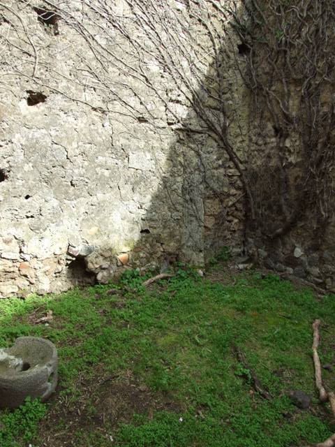 VII.3.4 Pompeii. March 2009. South side of Kitchen.