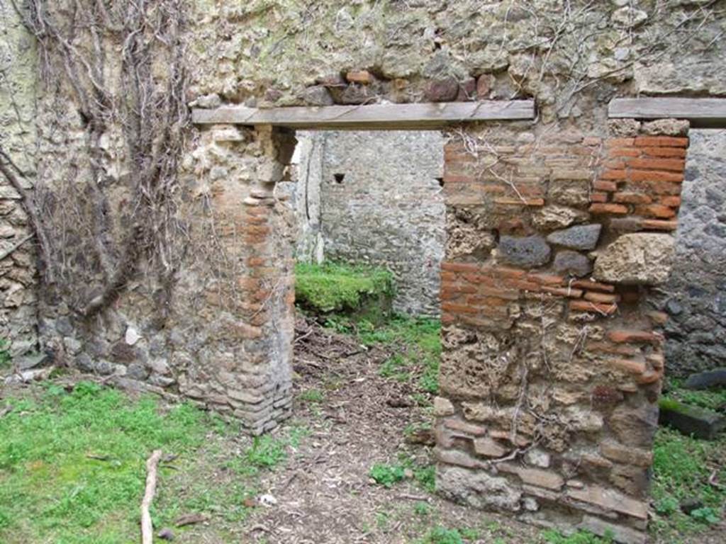 VII.3.4 Pompeii. March 2009. Looking north from storeroom door, to north wall of garden area. The window looked into the Triclinium, and the door led back to the front of the dwelling.