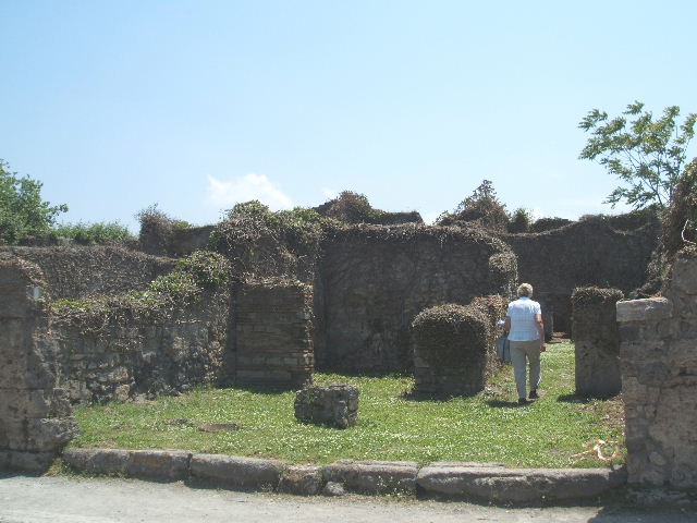 VII.3.4 Pompeii. March 2009. Looking south across shop towards rear room.
