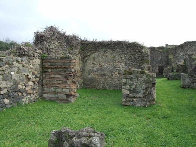 VII.3.4 Pompeii. March 2009.  Small cubiculum on east side.