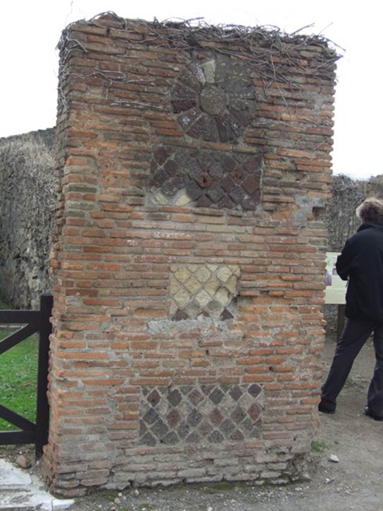 VII.3.7 Pompeii.  Shop.  December 2007.  Pillar between VII.3.8 and VII.3.7.