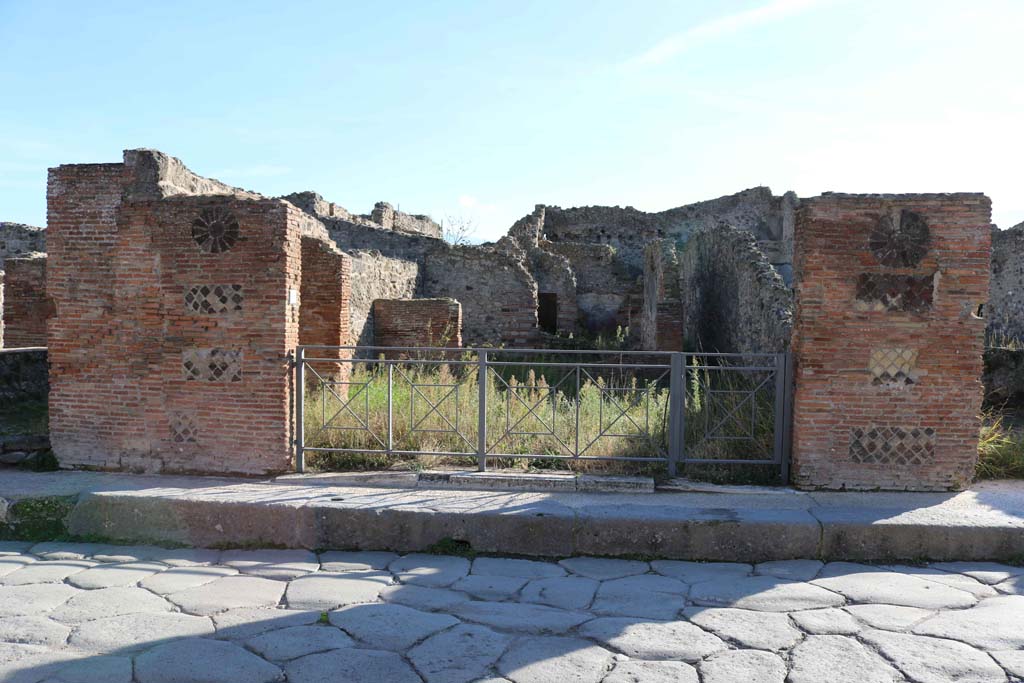 VII.3.8 Pompeii. December 2007. East wall of shop.