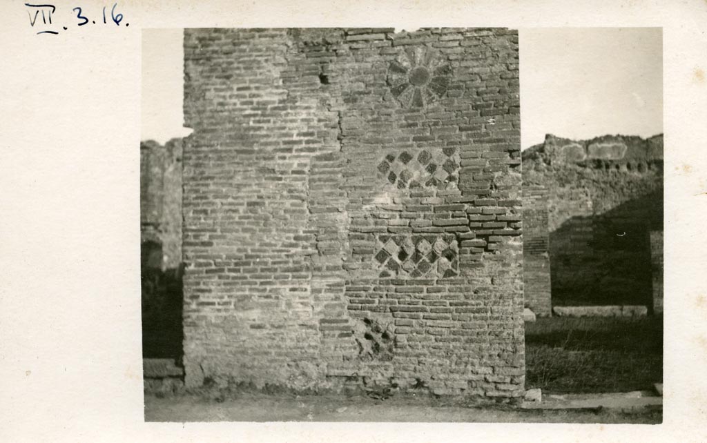 VII.3.8 Pompeii. Shop with dwelling. May 2005. Small room with red painted plaster.