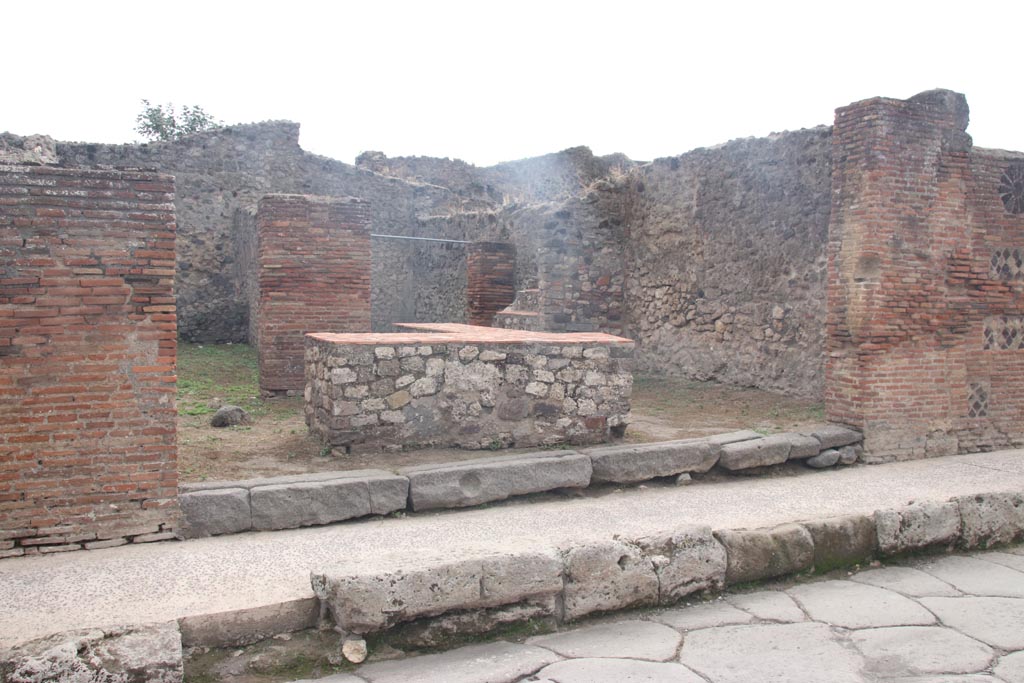 VII.3.9 Pompeii. December 2007. Counter.