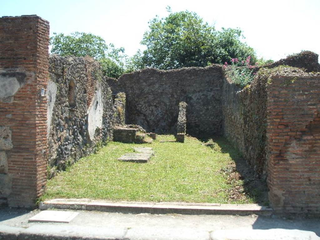 VII.3.10 Pompeii. May 2005. Looking south across shop. According to Helbig, on the outside wall between VII.3.11 and VII.3.10, on the left, there was a faint trace of a painted Lar with a situla. See Helbig, W., 1868. Wandgem�lde der vom Vesuv versch�tteten St�dte Campaniens. Leipzig: Breitkopf und H�rtel. (no: 93)
