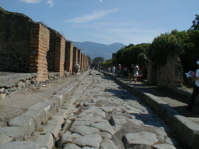 VII.3.16 Shop. Numbered 16 on plan but numbered 14 on plaque 

IX.4                        Via Stabia looking south                                 VII.3.16