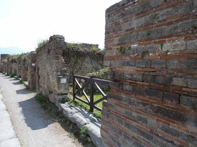 VII.3.16 Pompeii. May 2005. Shop entrance.