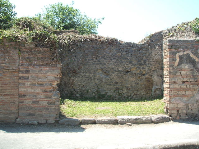 VII.3.18 Pompeii. Shop. December 2007. South wall with latrine near door, remains of staircase and cistern mouth at rear.