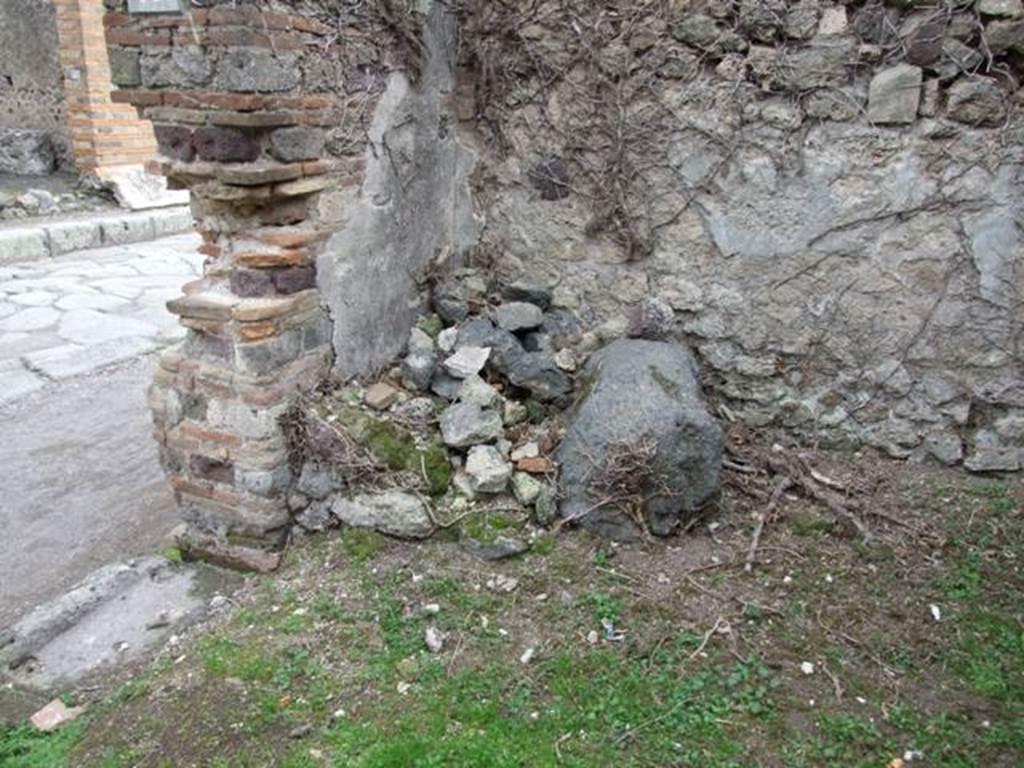VII.3.18 Pompeii. Shop. December 2007. Latrine.